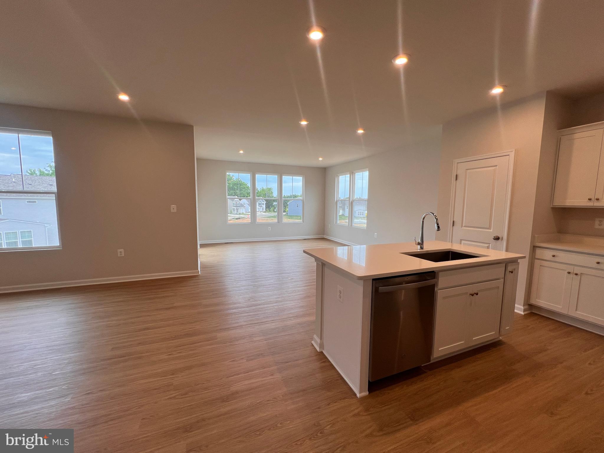 PRESIDENTS POINTE - Residential Lease