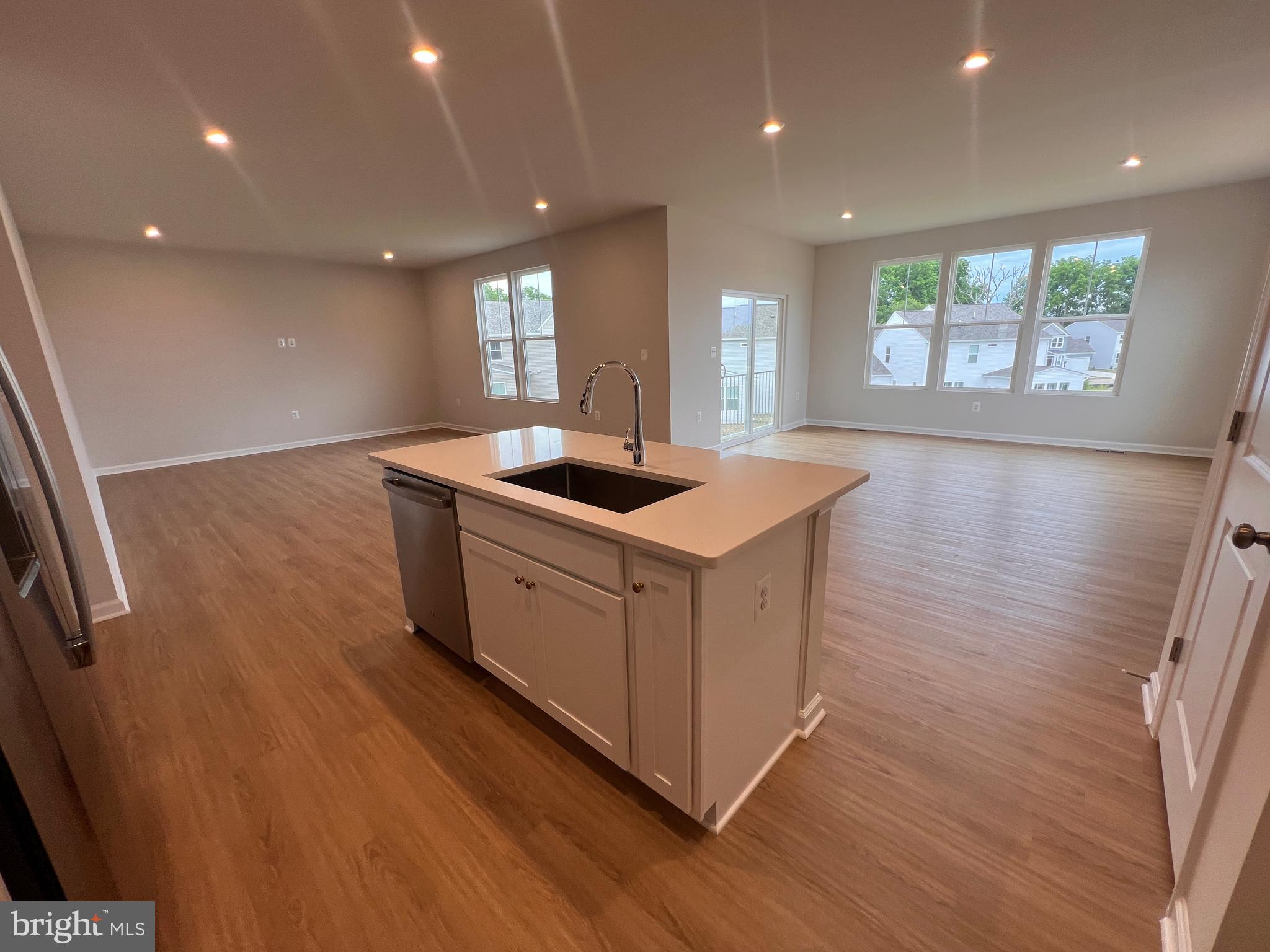 PRESIDENTS POINTE - Residential Lease