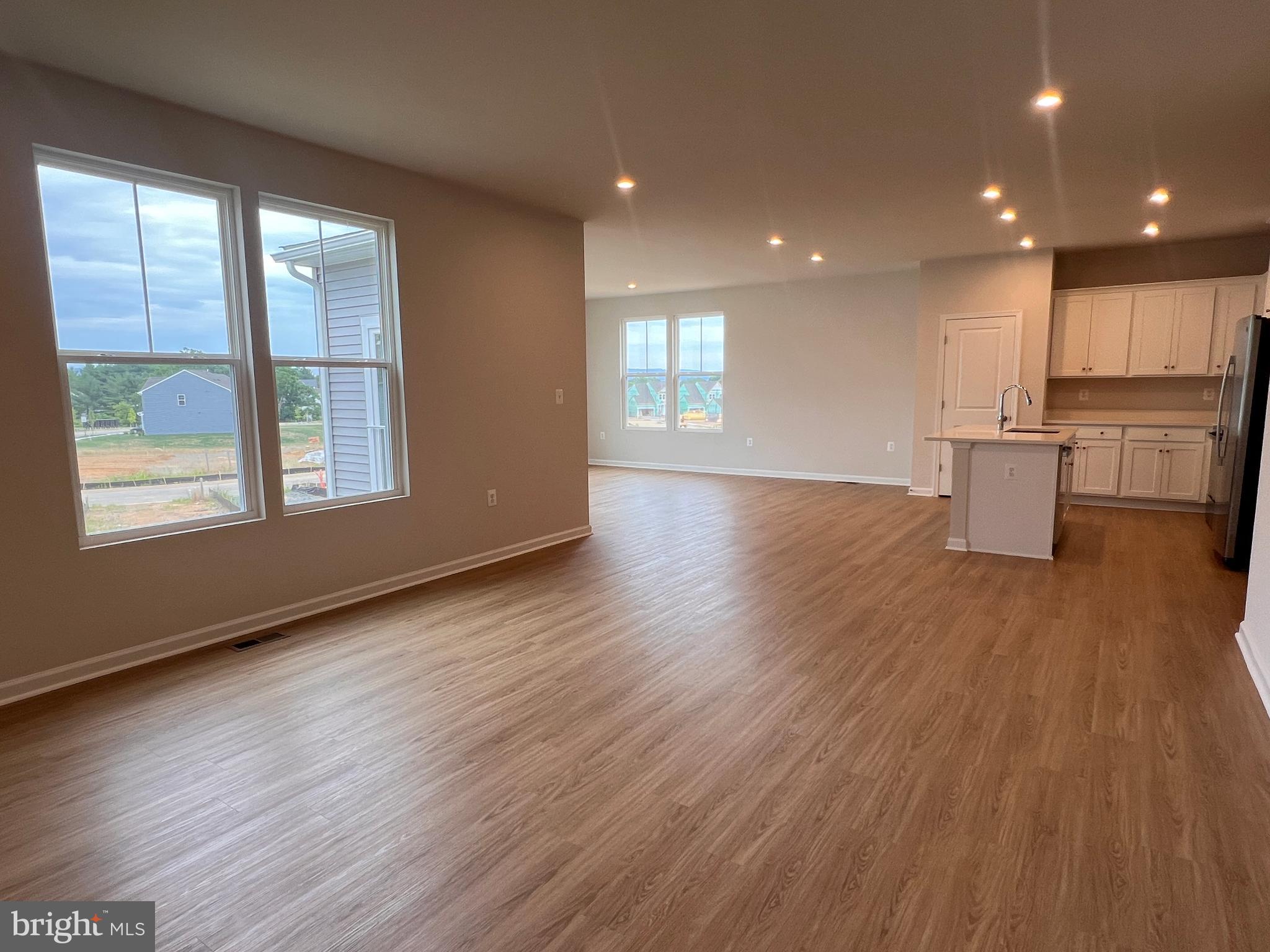 PRESIDENTS POINTE - Residential Lease