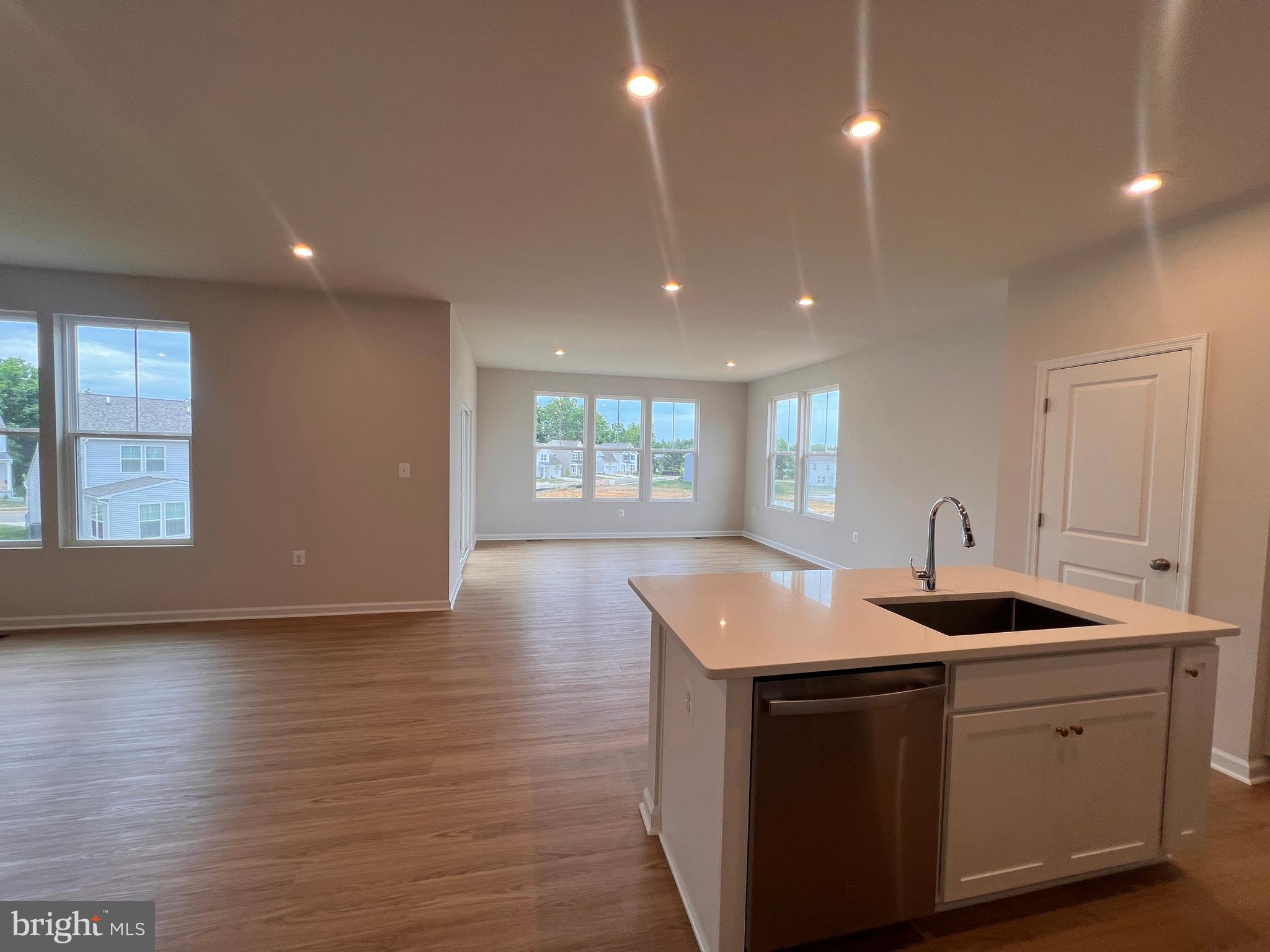 PRESIDENTS POINTE - Residential Lease