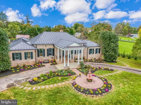 23333 Four Chimneys Lane, Middleburg, VA MLS: VALO2088950