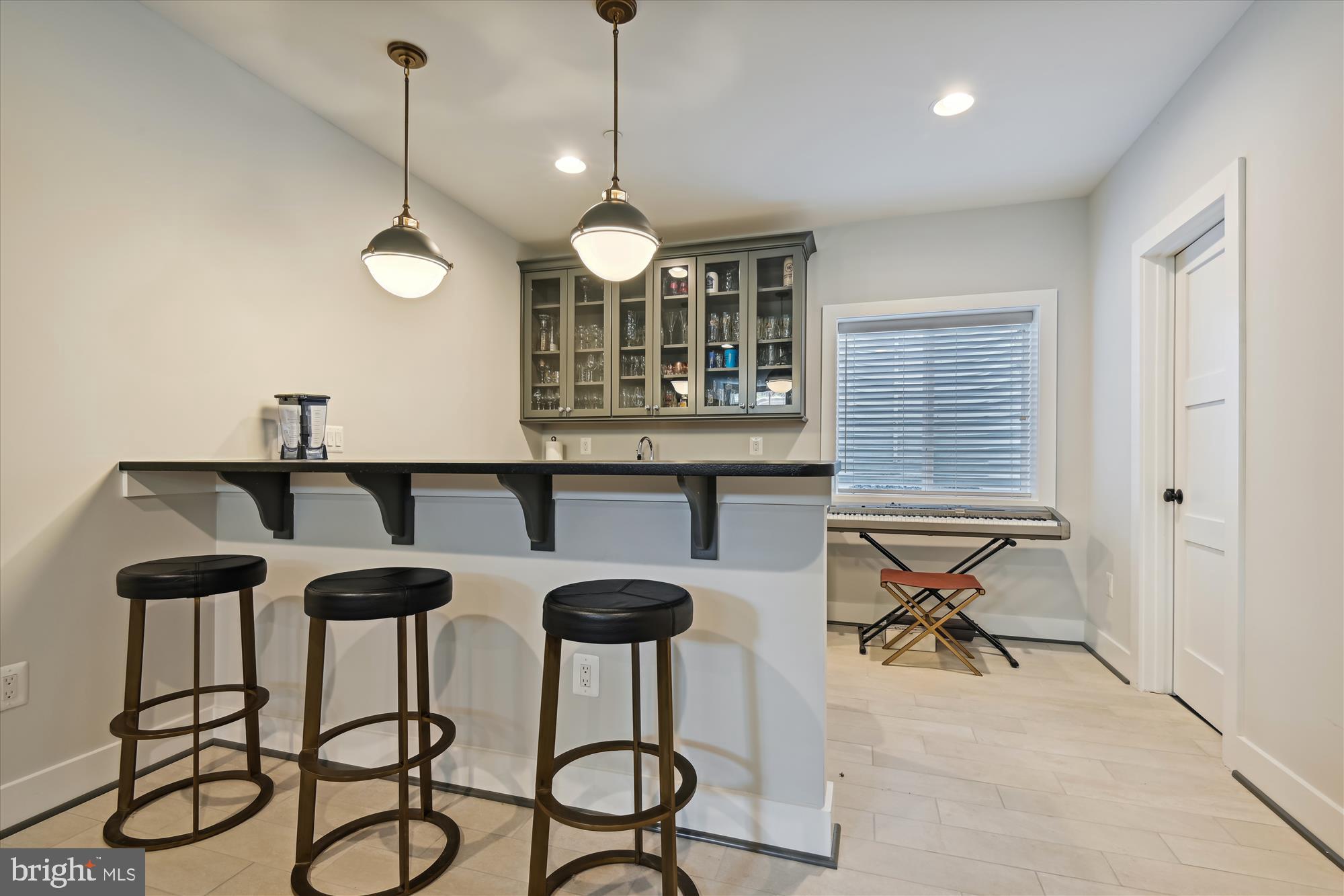 MURRAY HILL - Residential