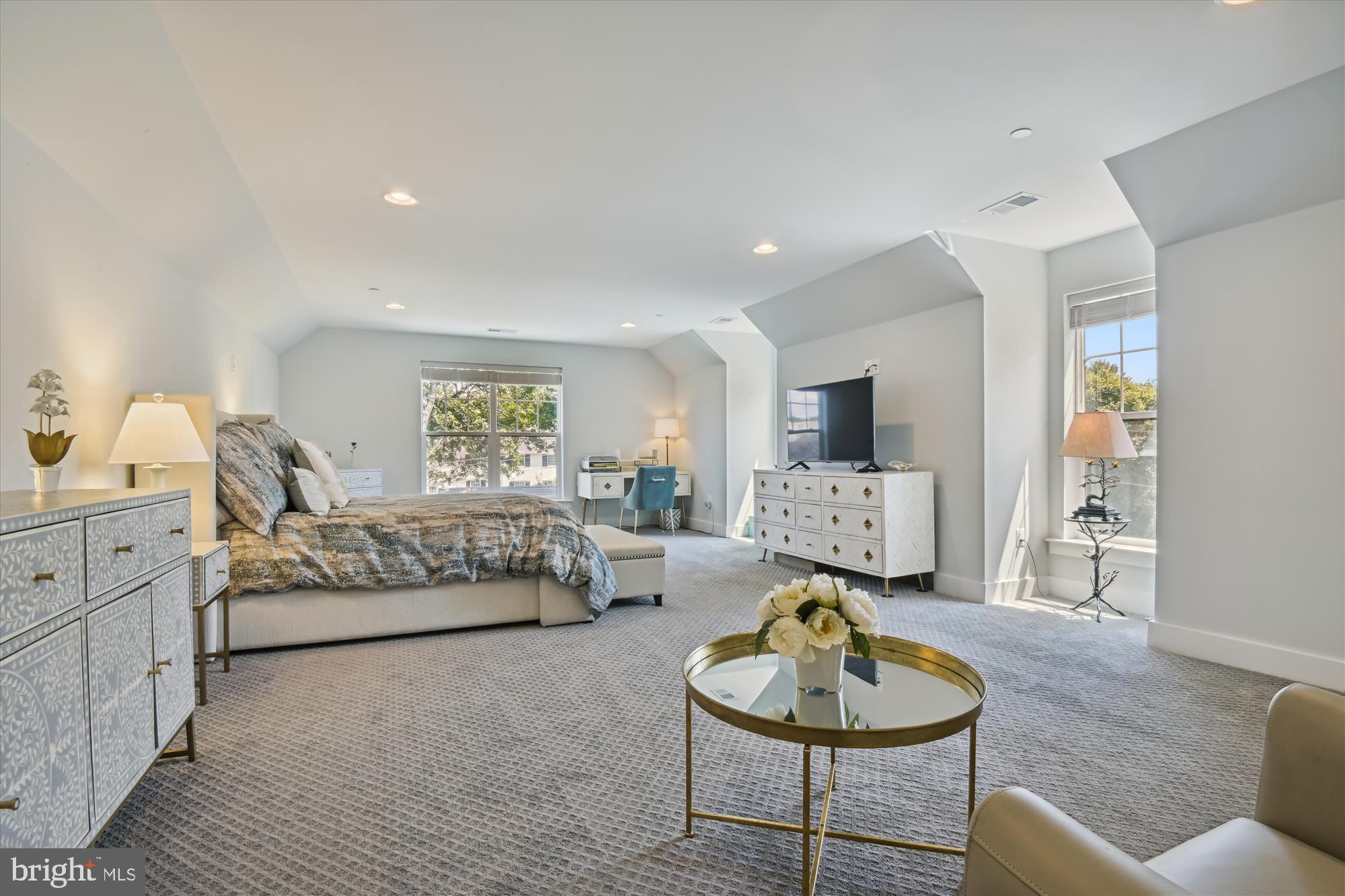 MURRAY HILL - Residential