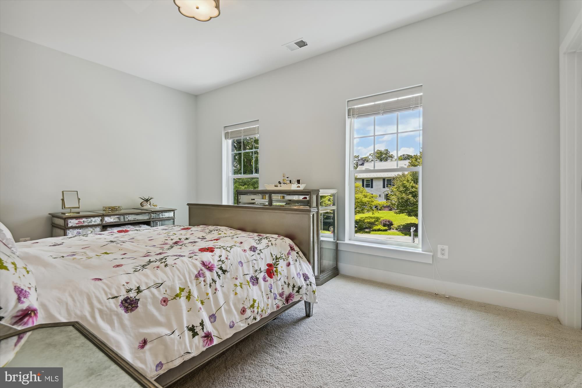 MURRAY HILL - Residential