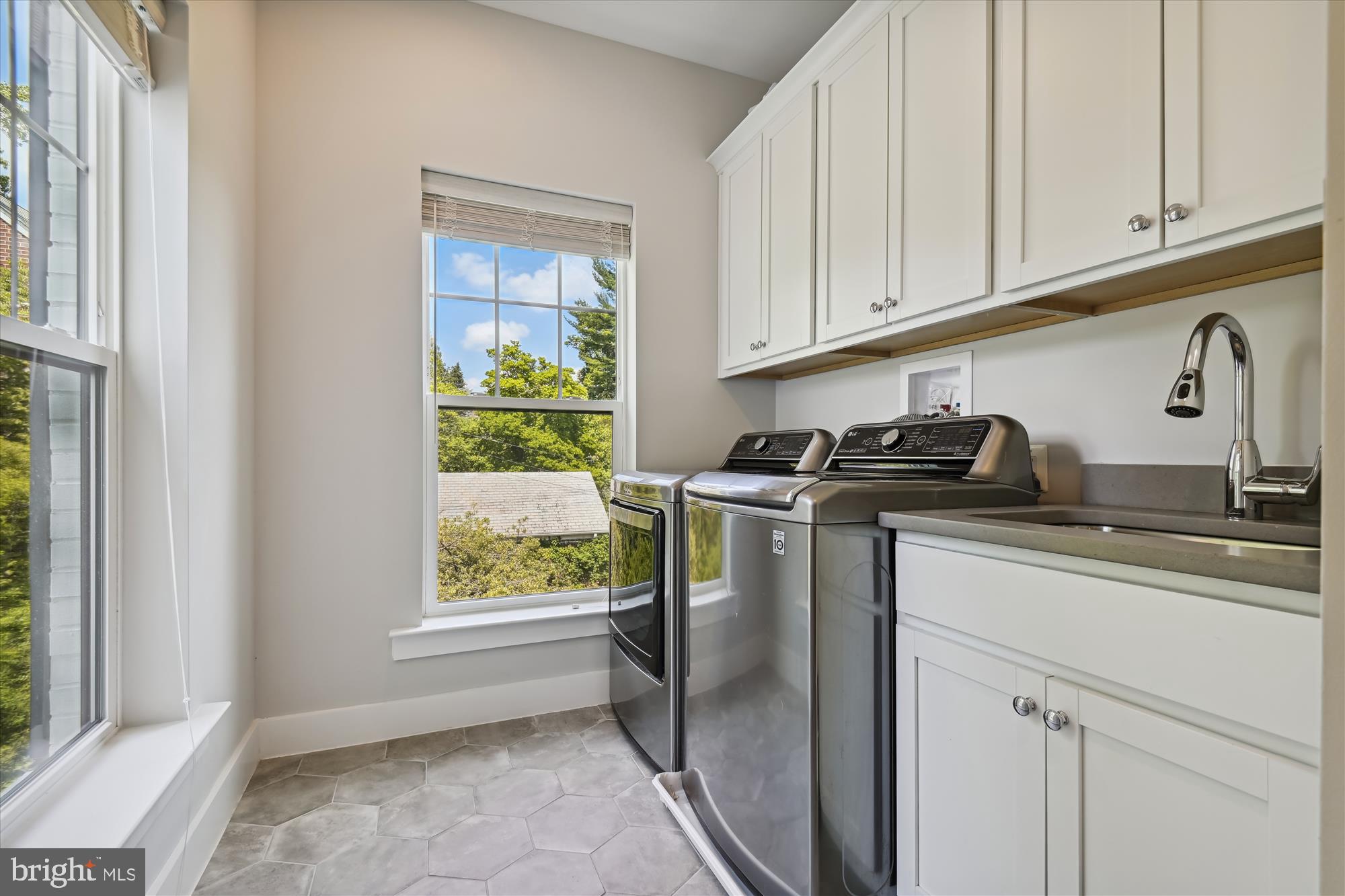 MURRAY HILL - Residential