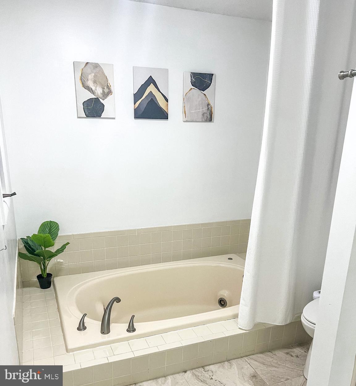 SHADY DALE - Residential