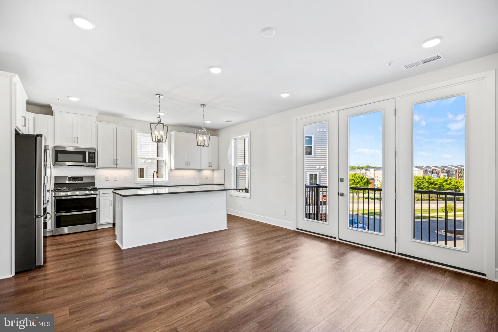 GOOSE CREEK VILLAGE - Residential