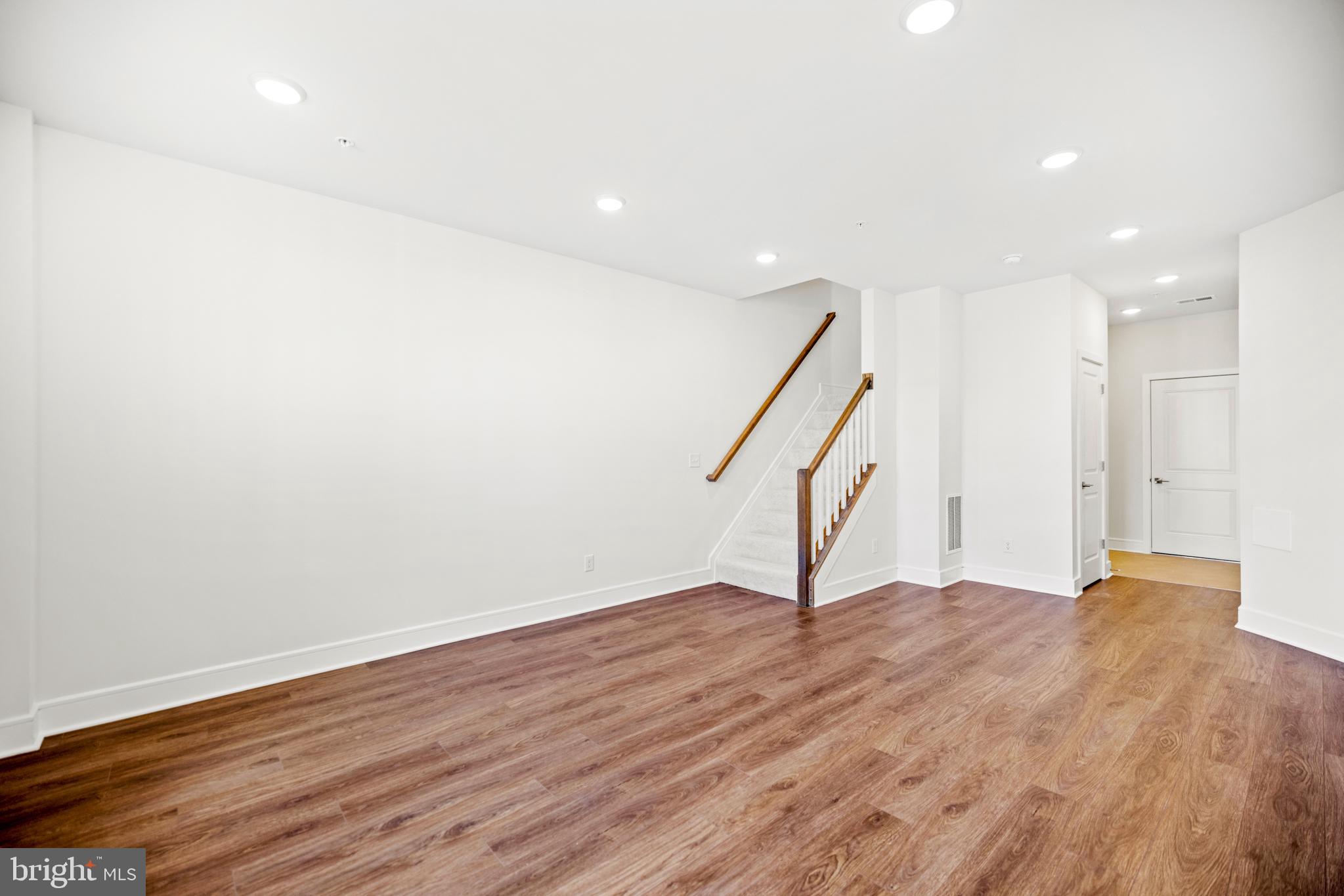 GOOSE CREEK VILLAGE - Residential