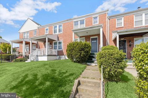 Townhouse For Sale - 1504 N Linwood Avenue<br/> BALTIMORE, MD 21213