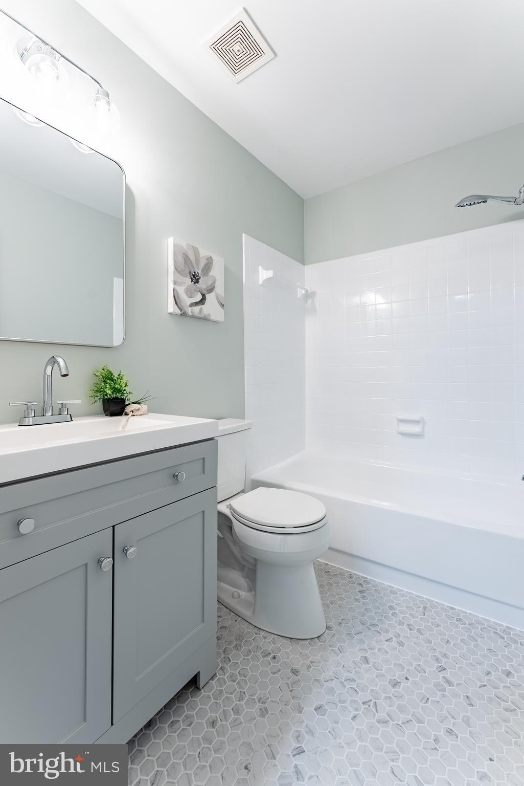 HERITAGE SQUARE - Residential