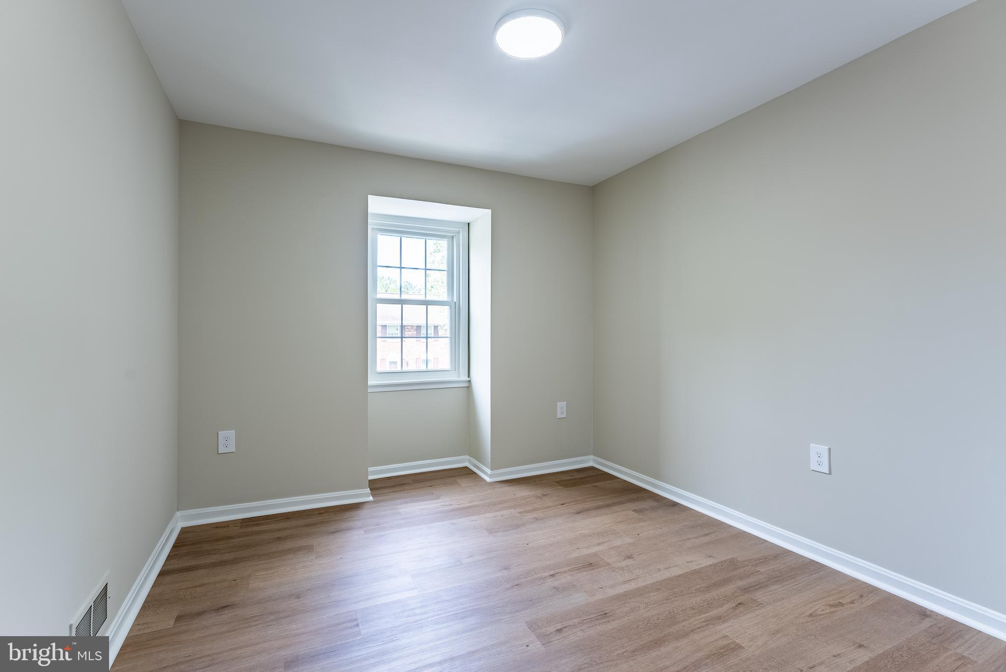 HERITAGE SQUARE - Residential