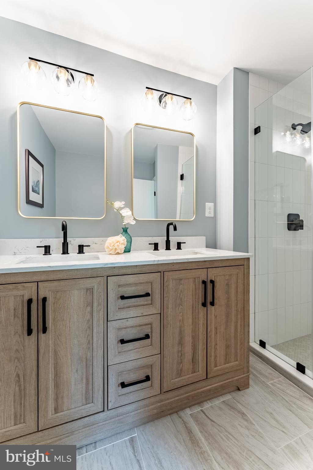 HERITAGE SQUARE - Residential