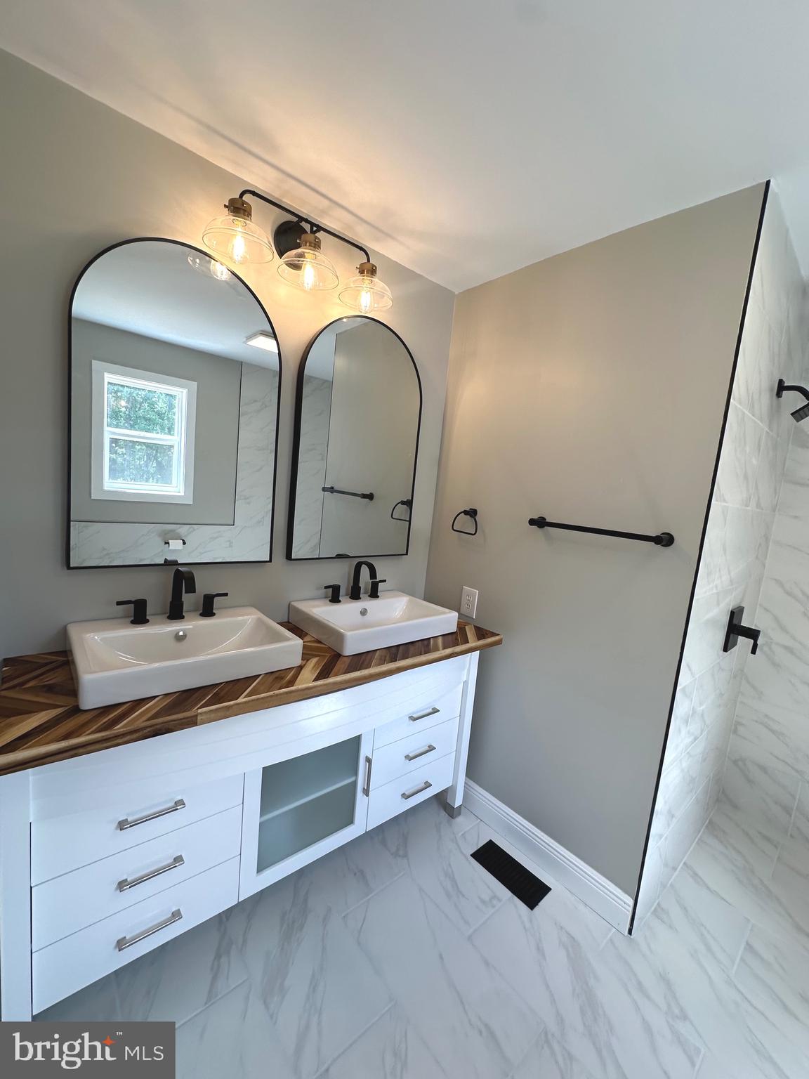 GREENWOODS - Residential