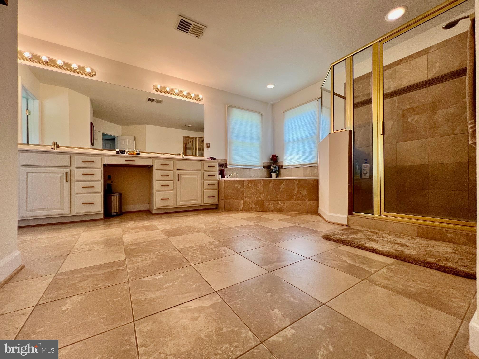 LEEHIGH VILLAGE - Residential