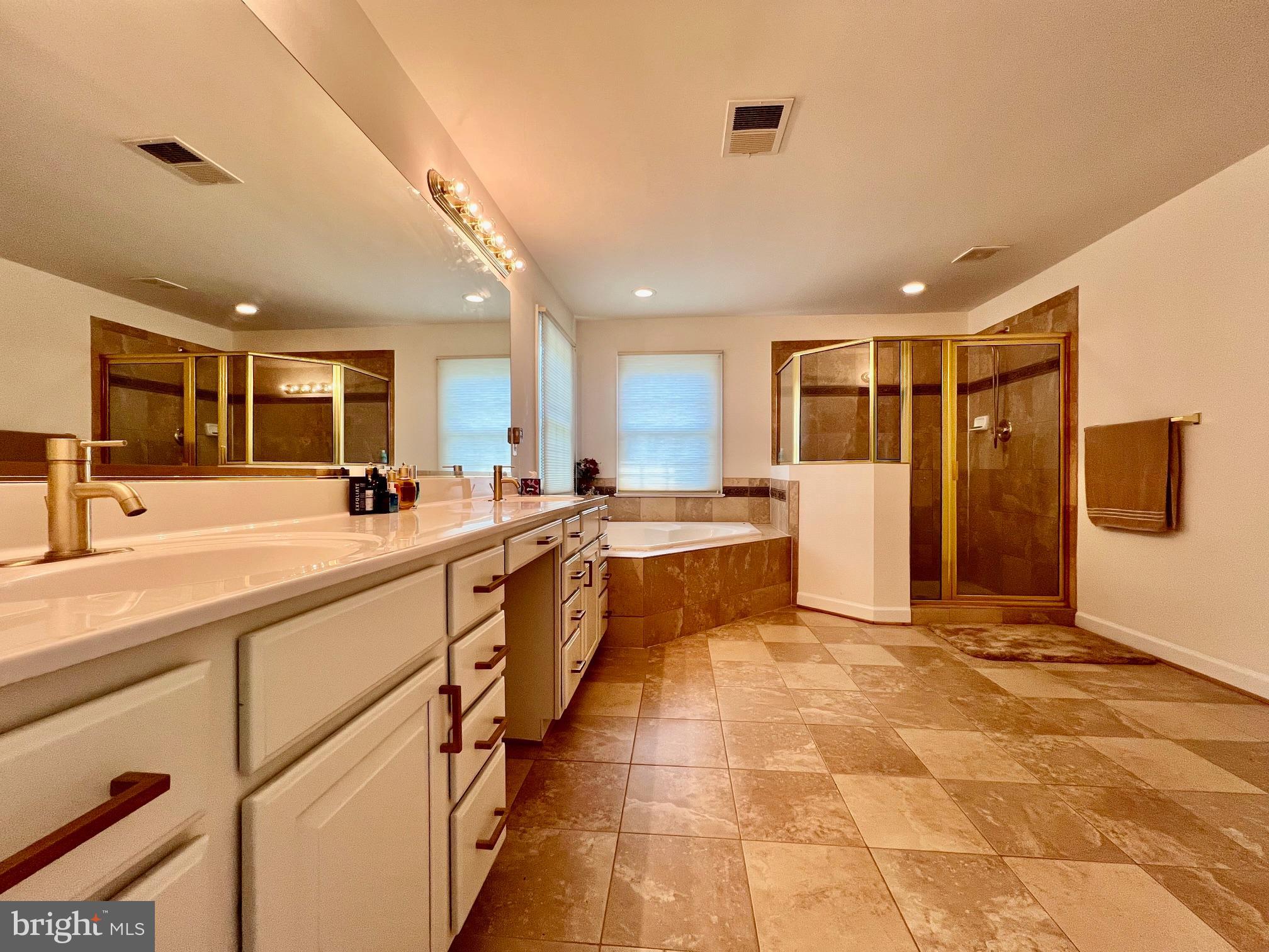 LEEHIGH VILLAGE - Residential