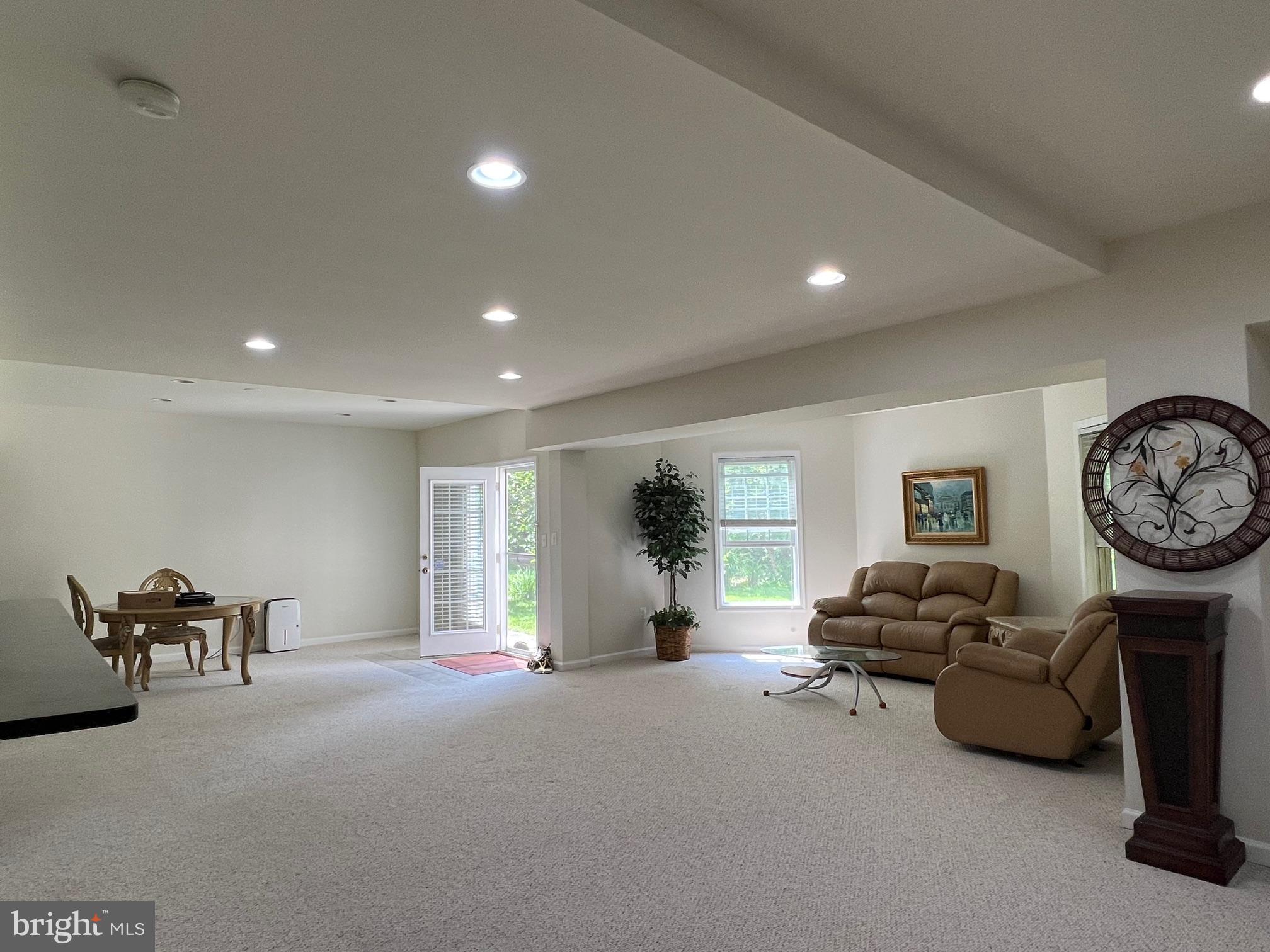 LEEHIGH VILLAGE - Residential