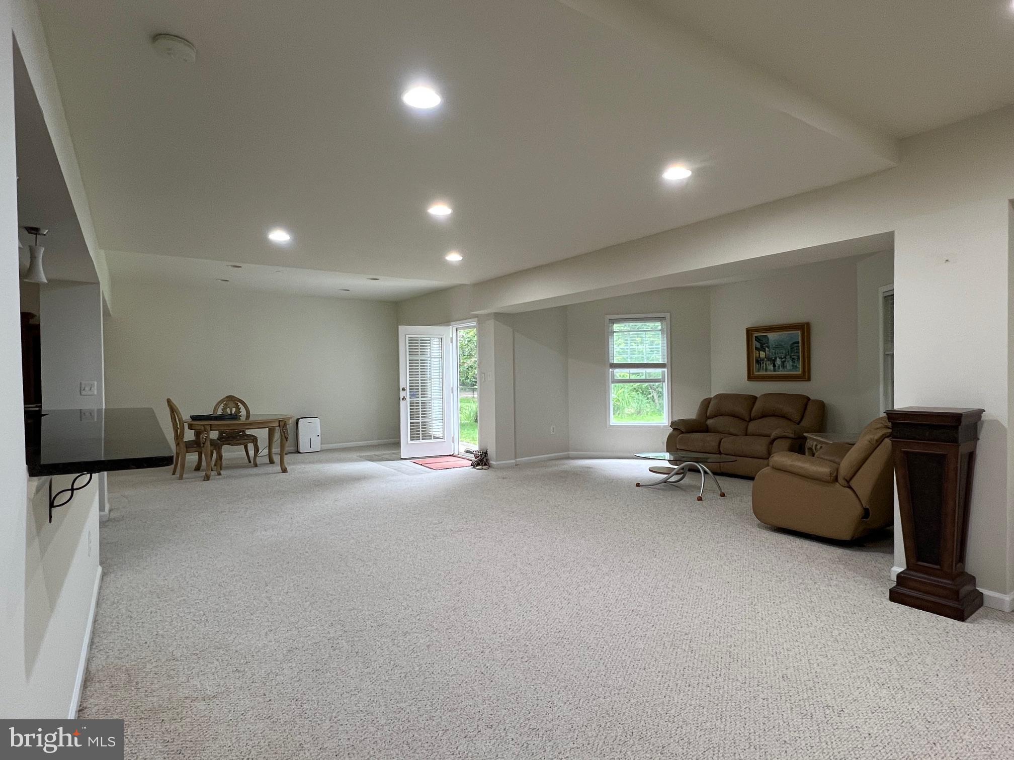 LEEHIGH VILLAGE - Residential