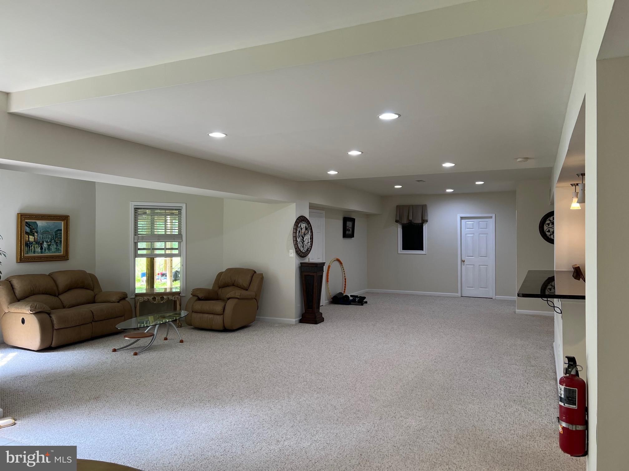 LEEHIGH VILLAGE - Residential