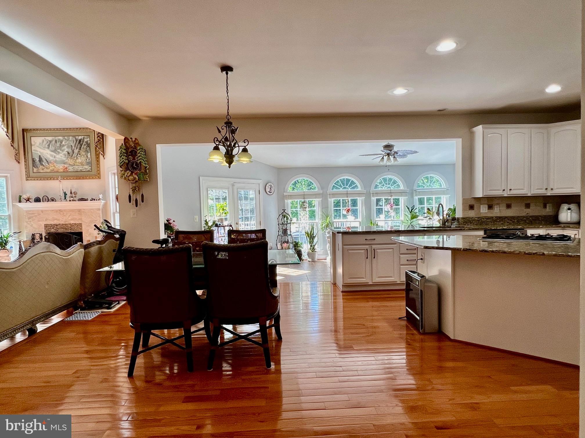 LEEHIGH VILLAGE - Residential