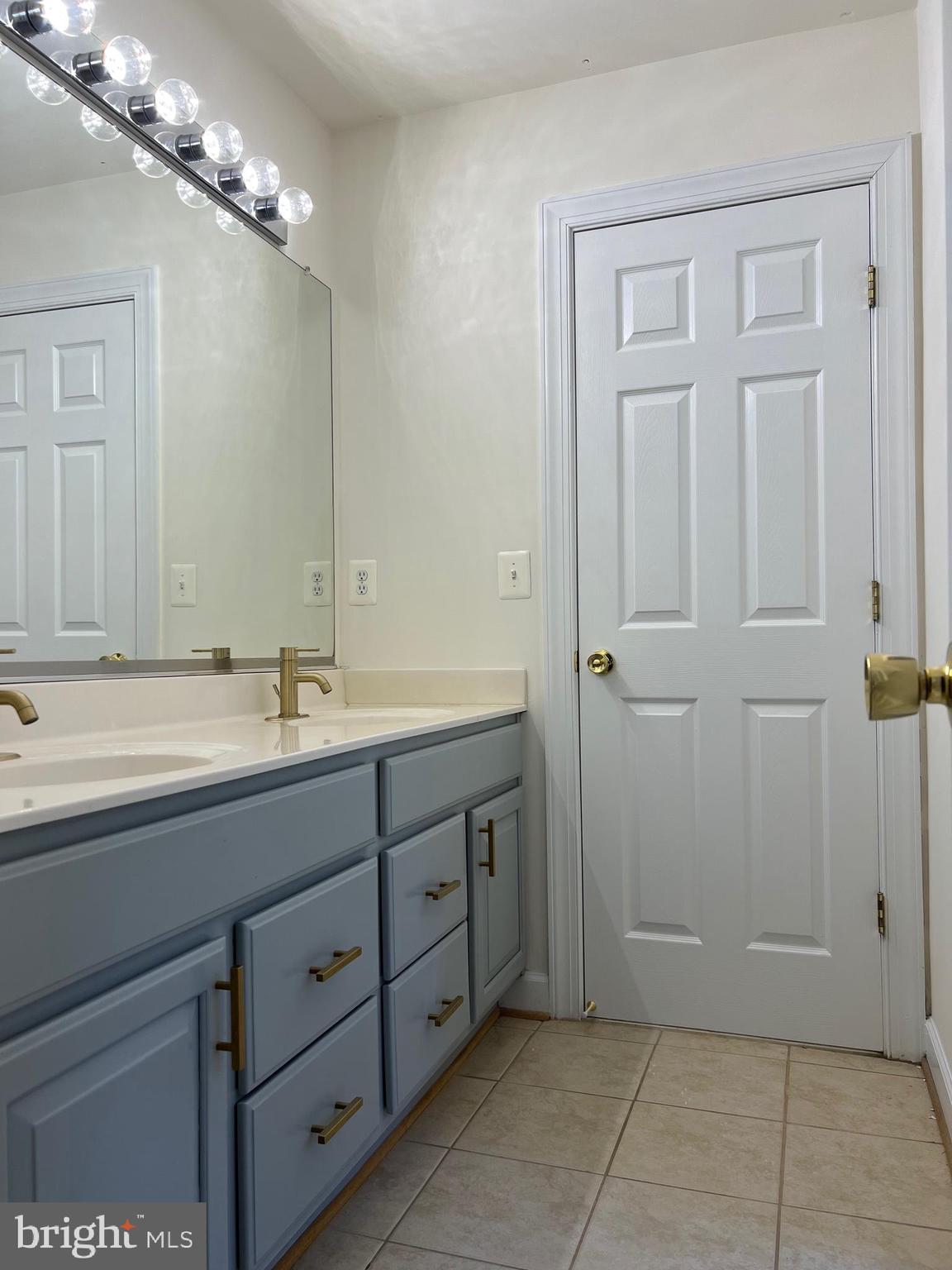 LEEHIGH VILLAGE - Residential