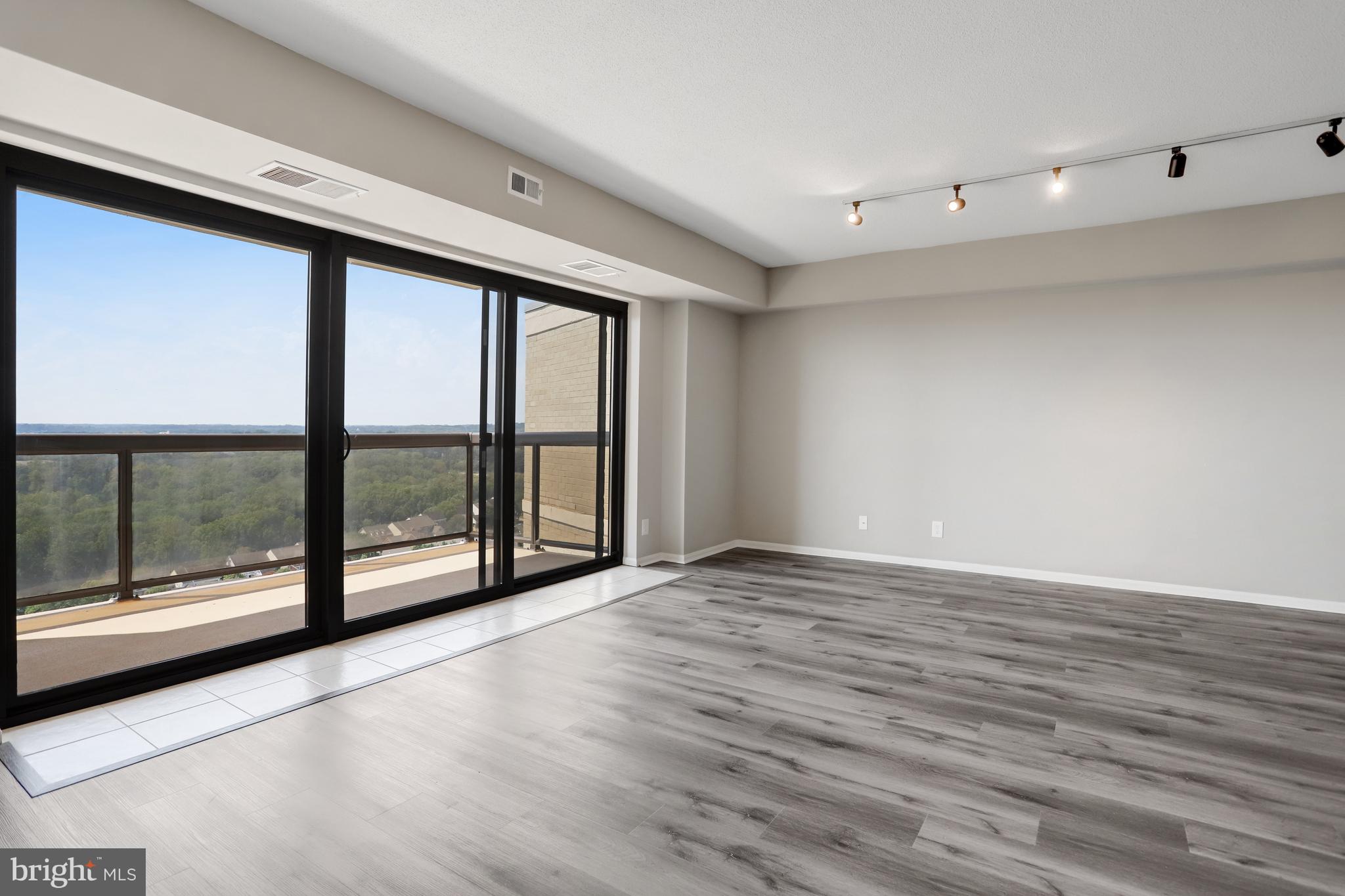 WATERGATE AT LANDMARK - Residential