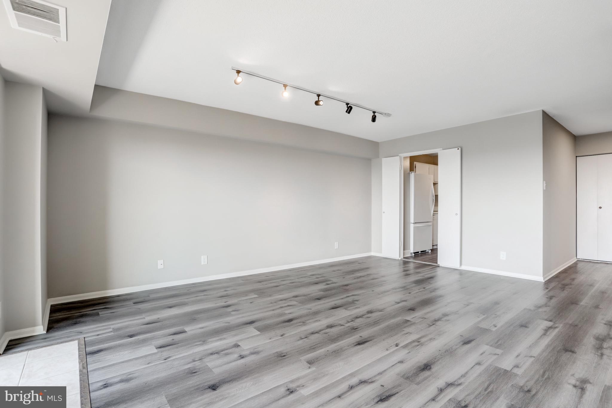 WATERGATE AT LANDMARK - Residential