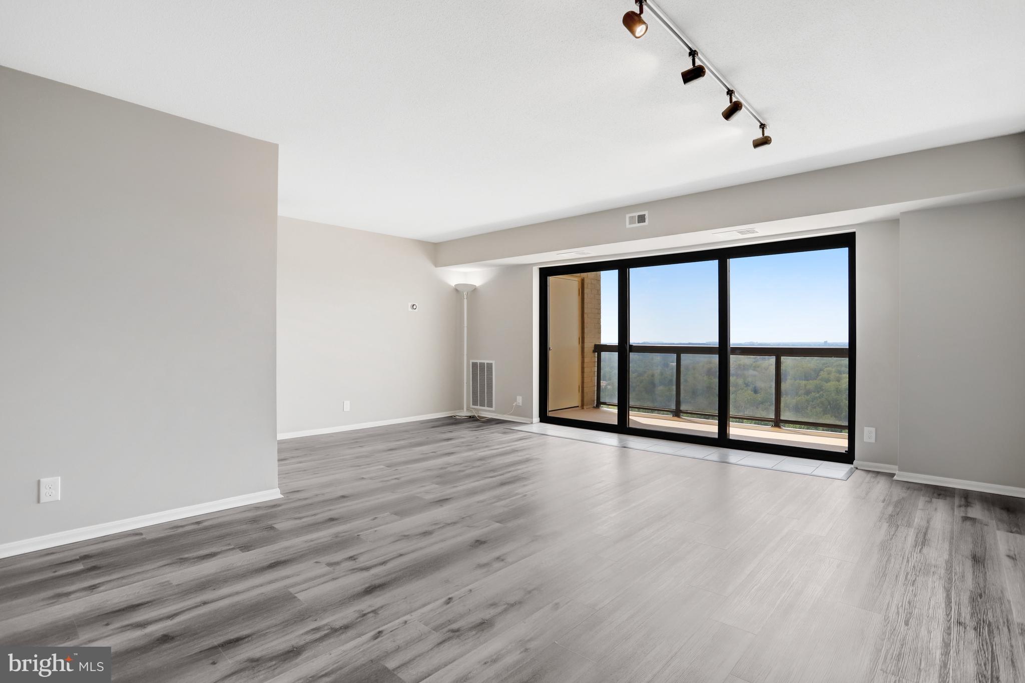 WATERGATE AT LANDMARK - Residential