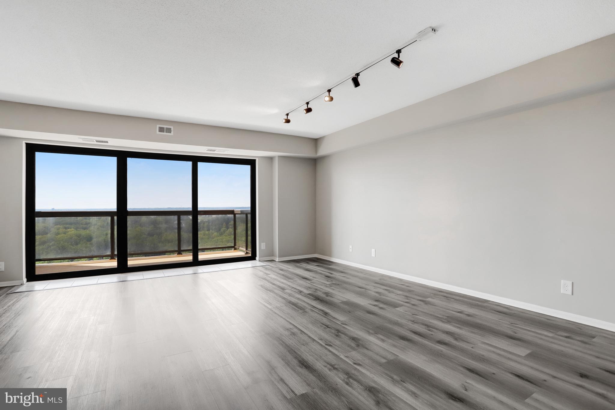 WATERGATE AT LANDMARK - Residential