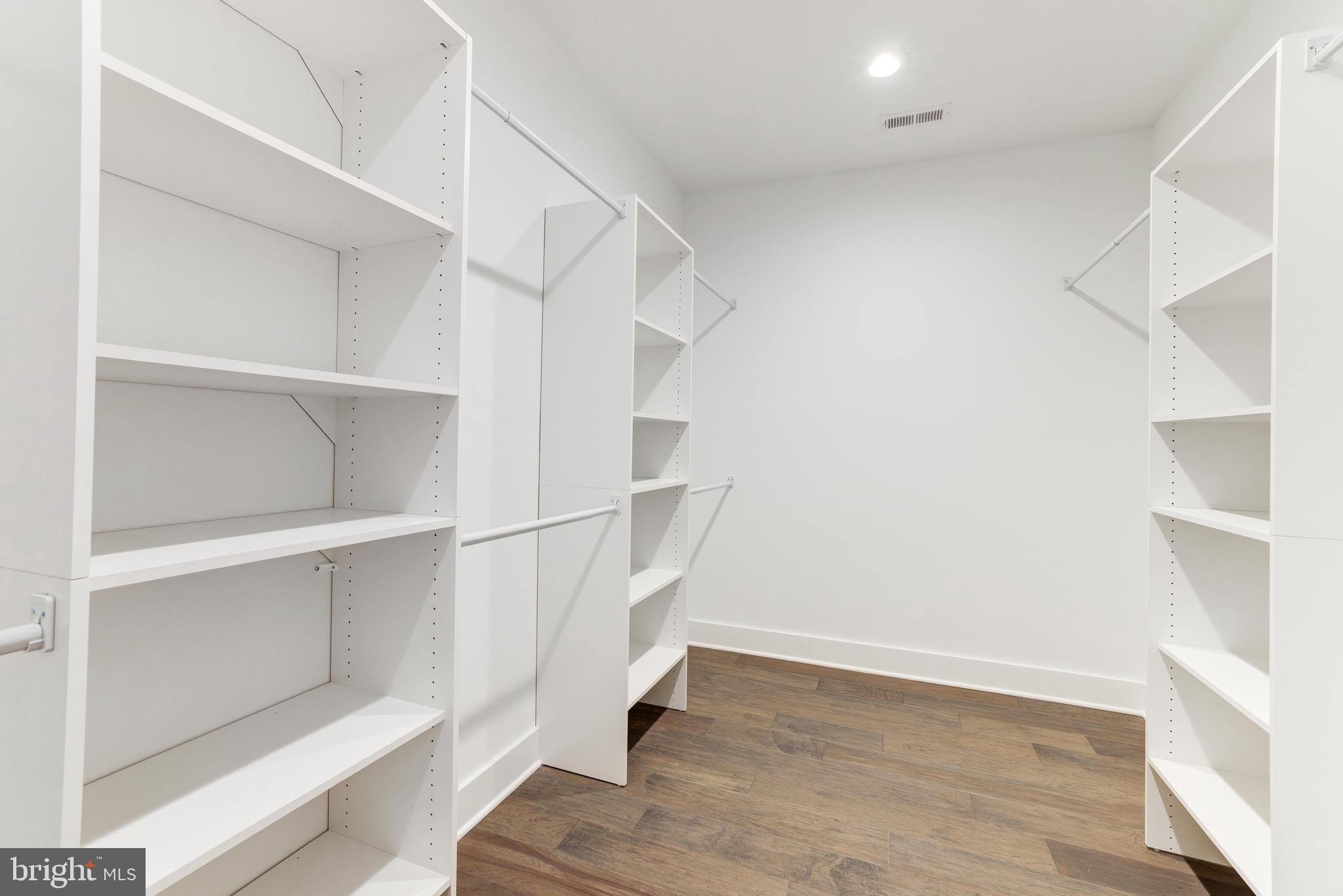 PIMMIT HILLS - Residential