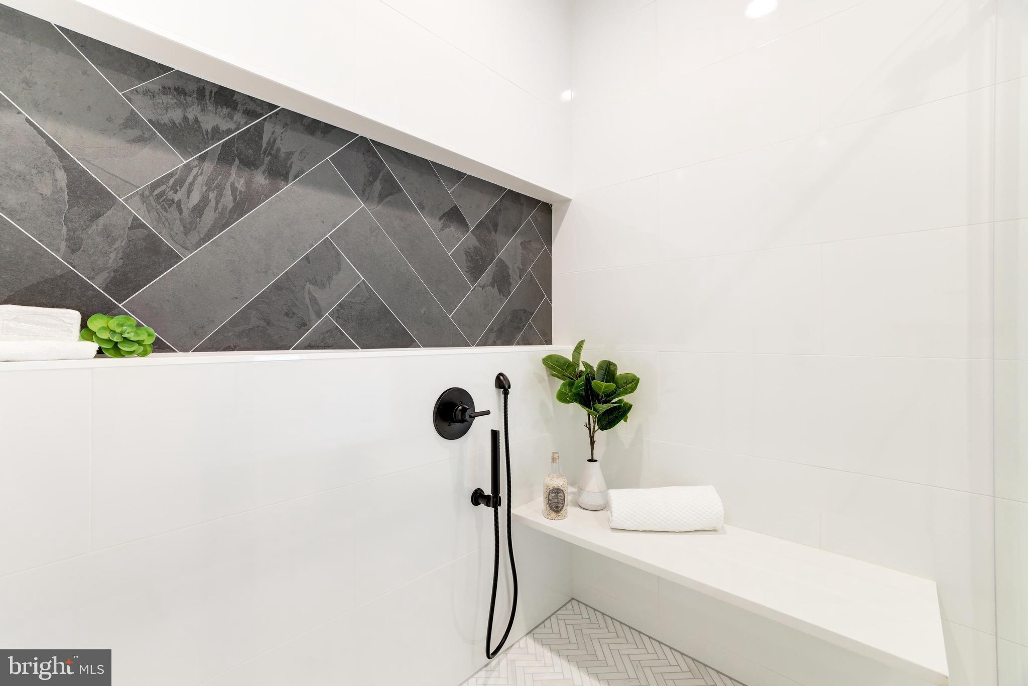 PIMMIT HILLS - Residential