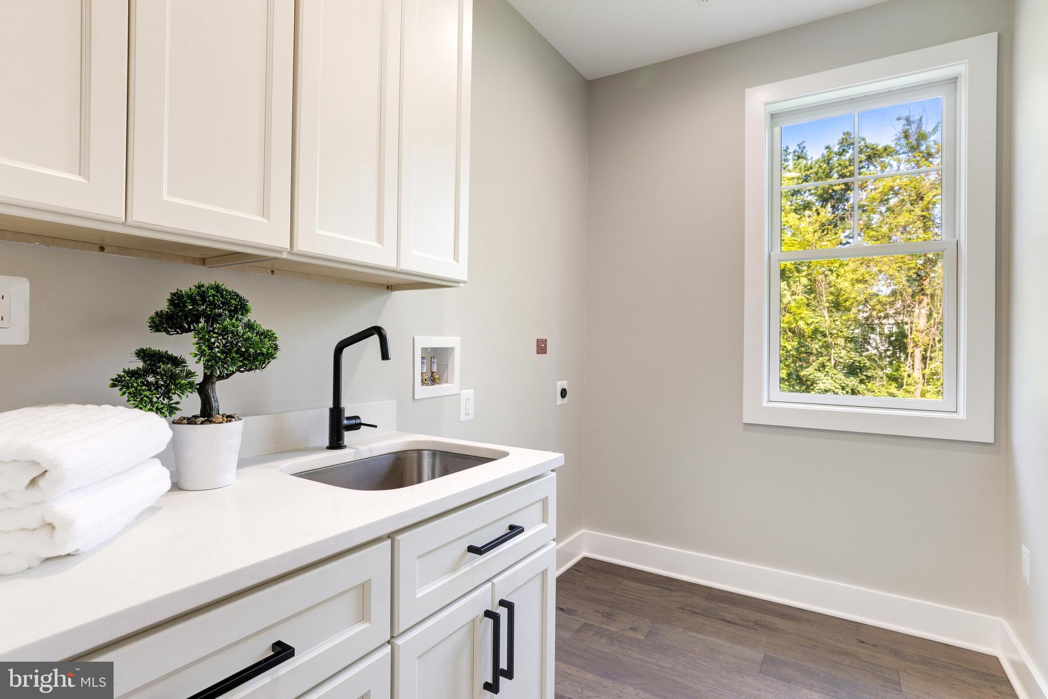 PIMMIT HILLS - Residential