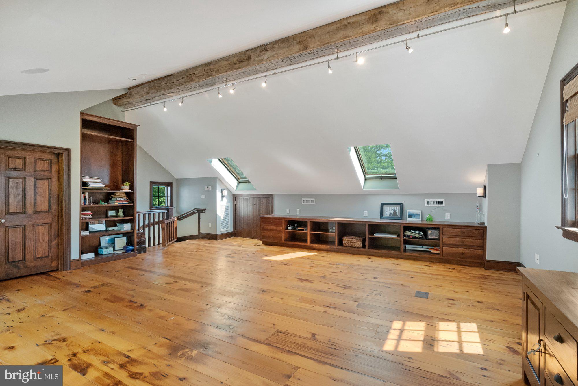HAWK RIDGE - Residential