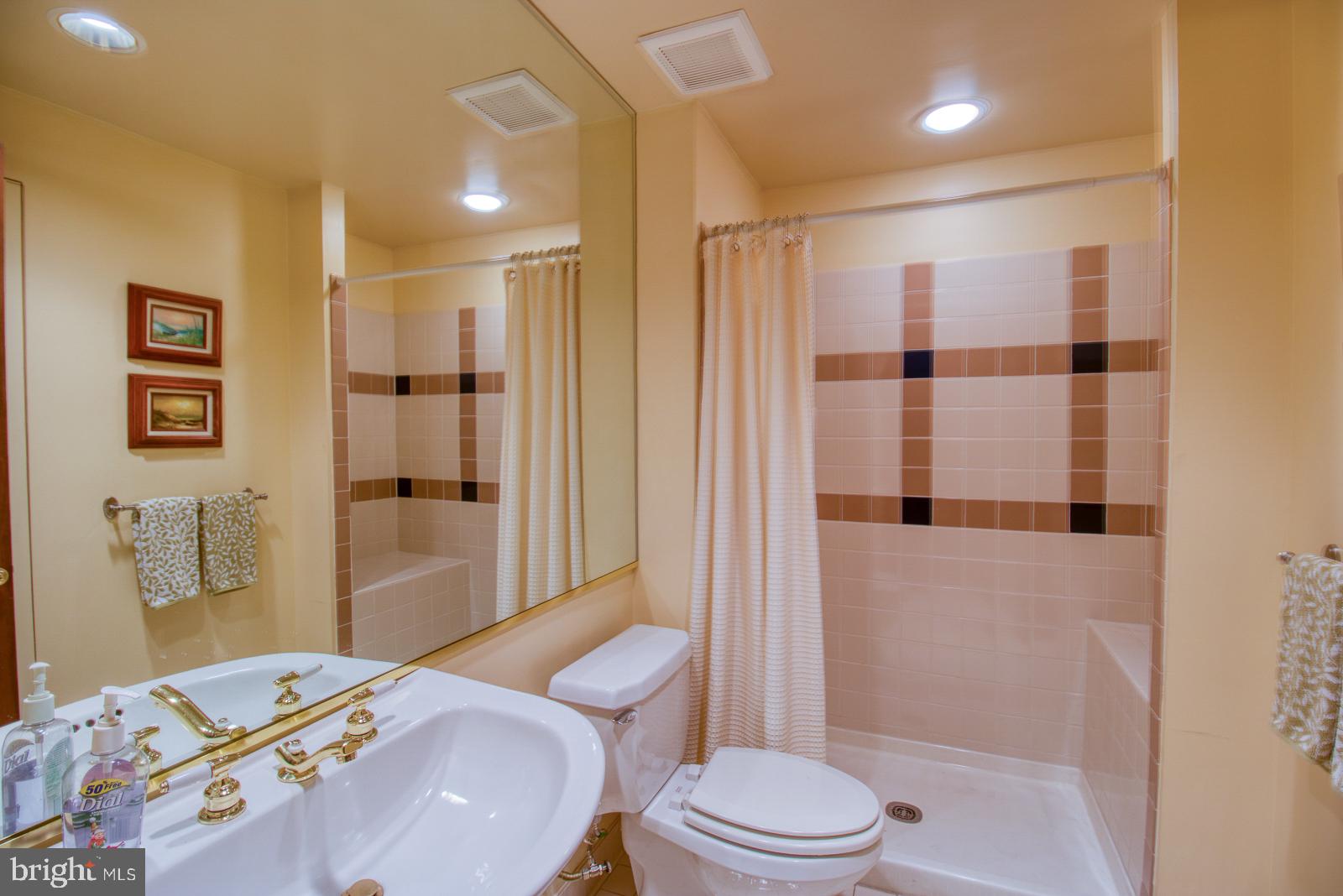 NORTH CHEVY CHASE - Residential