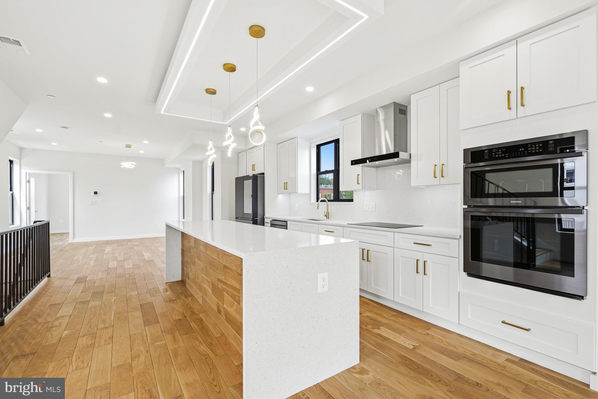 1516 LEVIS STREET NE UNIT 1