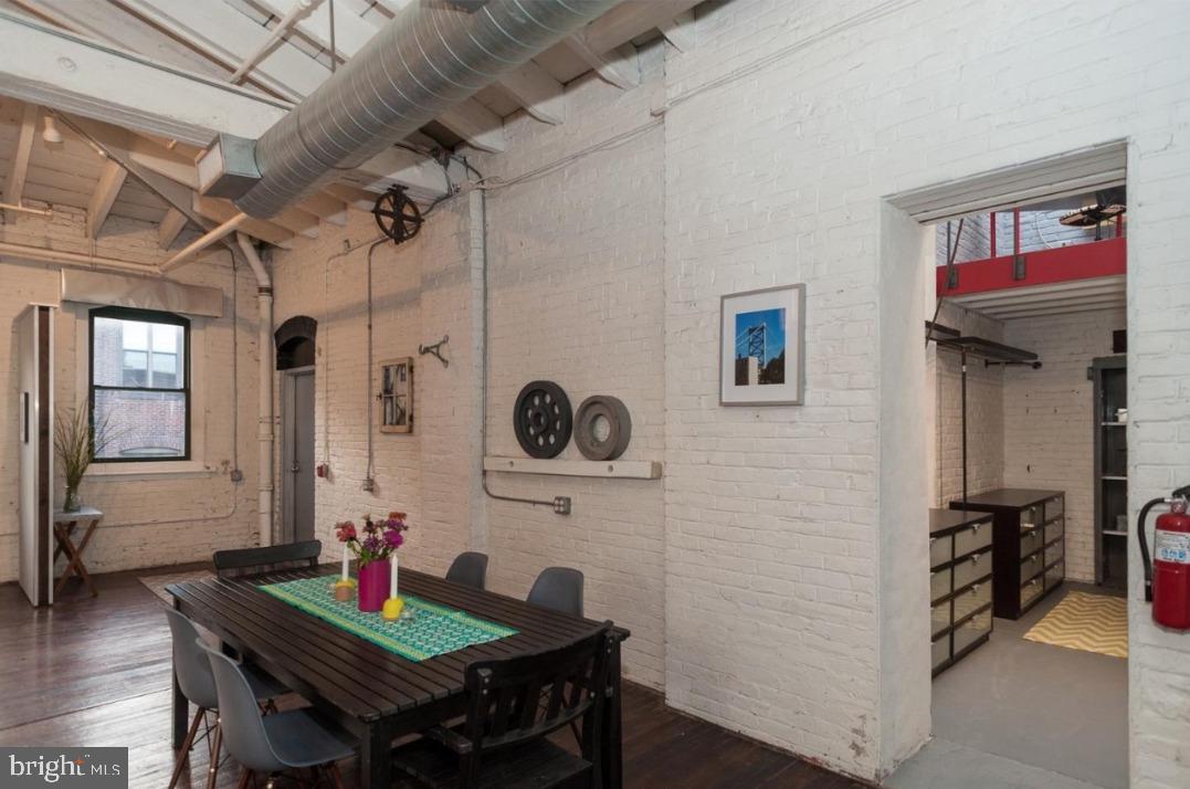 LOFT DISTRICT - Residential Lease