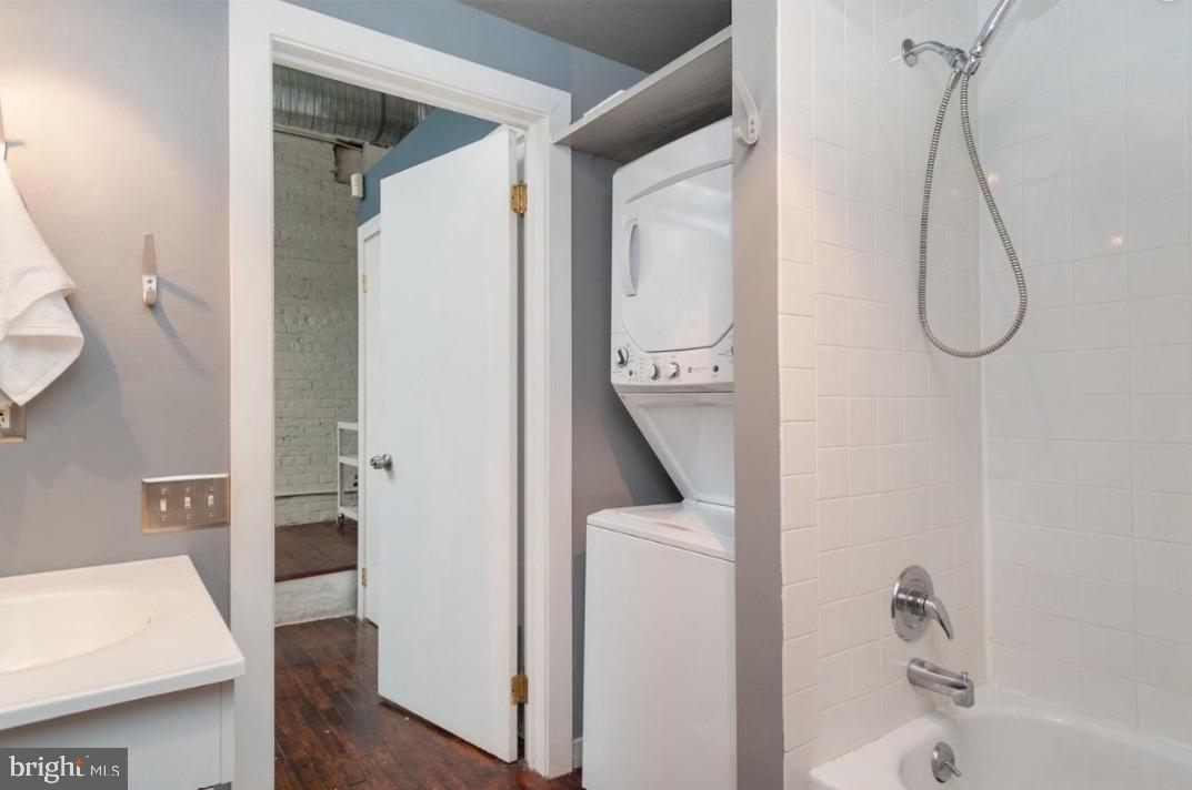 LOFT DISTRICT - Residential Lease