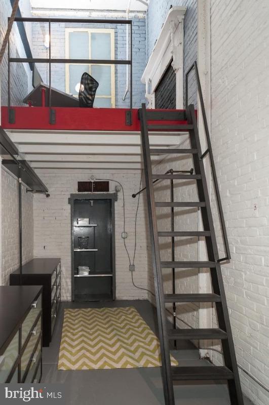 LOFT DISTRICT - Residential Lease