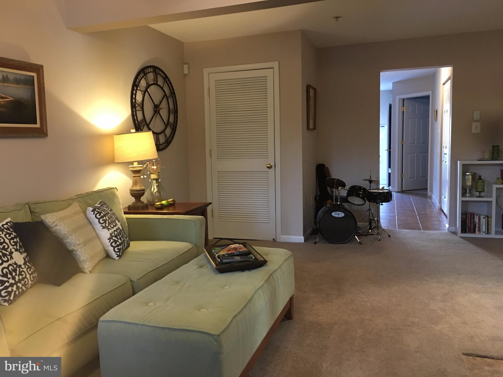 RIVER OAKS - Residential Lease