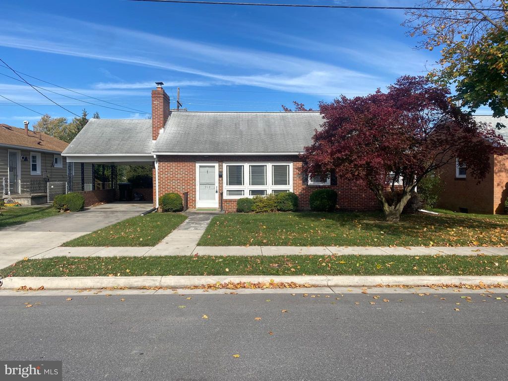 Photo of 914 Kinzel Drive, WINCHESTER, VA 22601 (MLS # VAWI2009240)