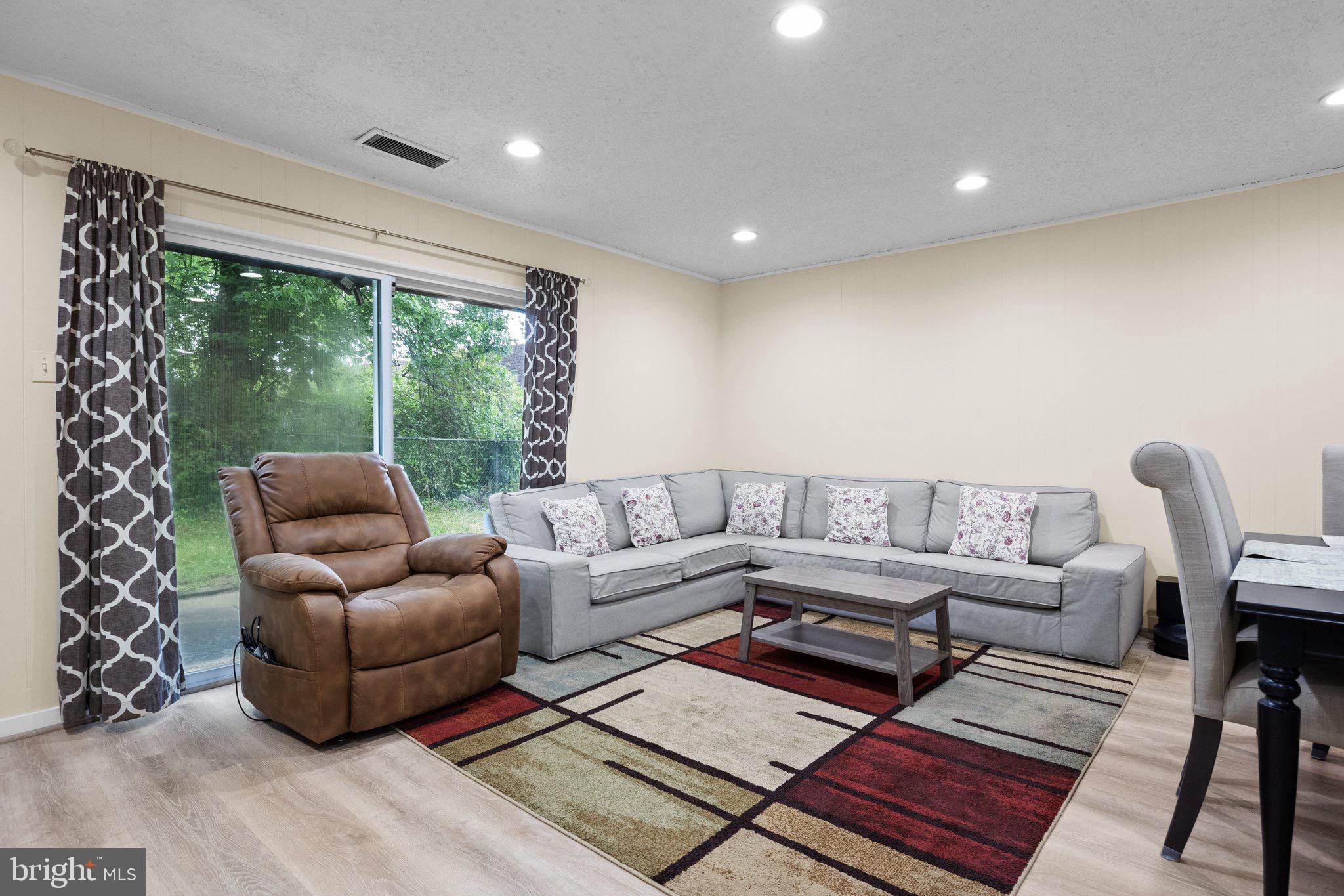 BUSTLETON - Residential