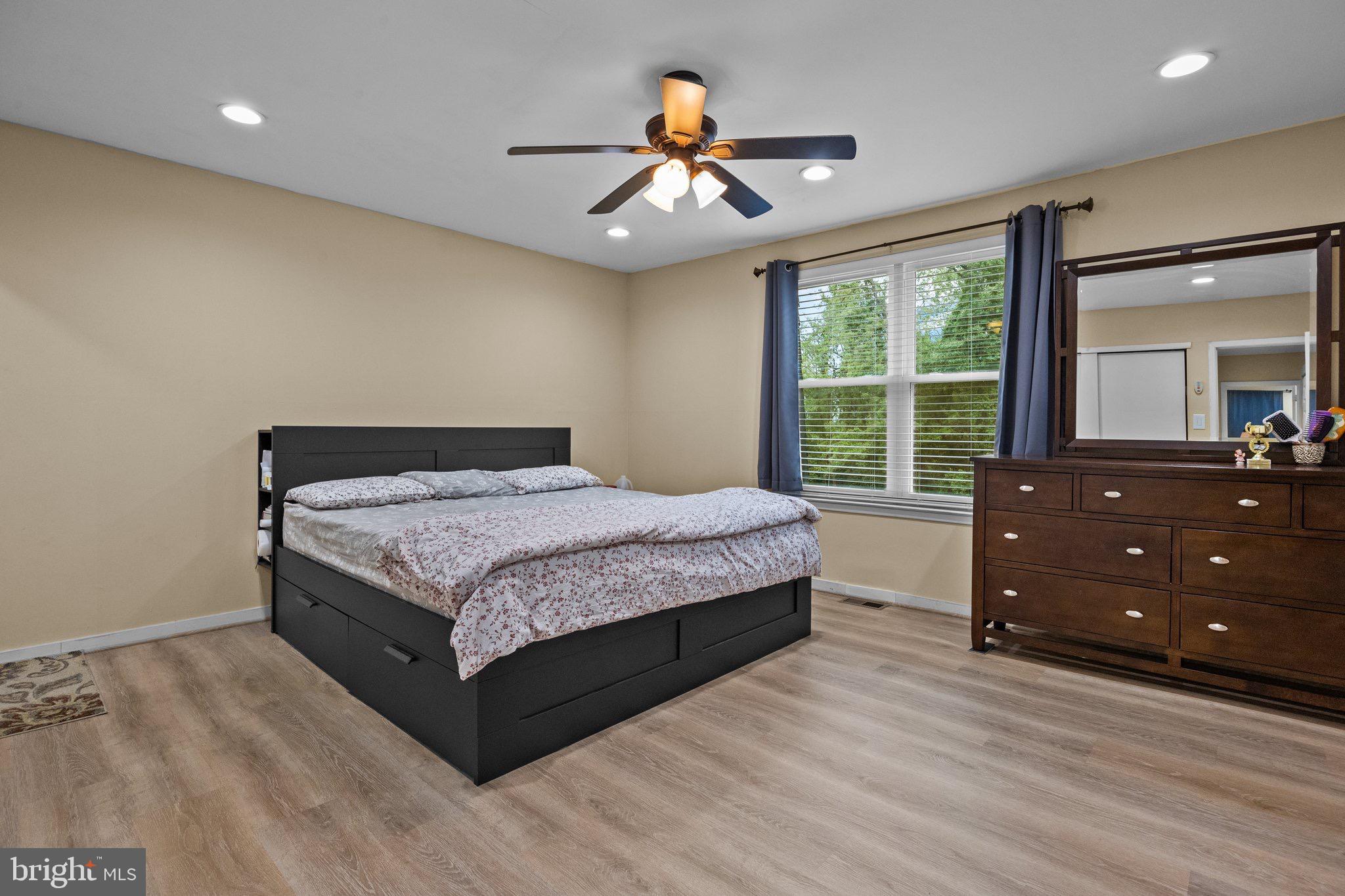 BUSTLETON - Residential