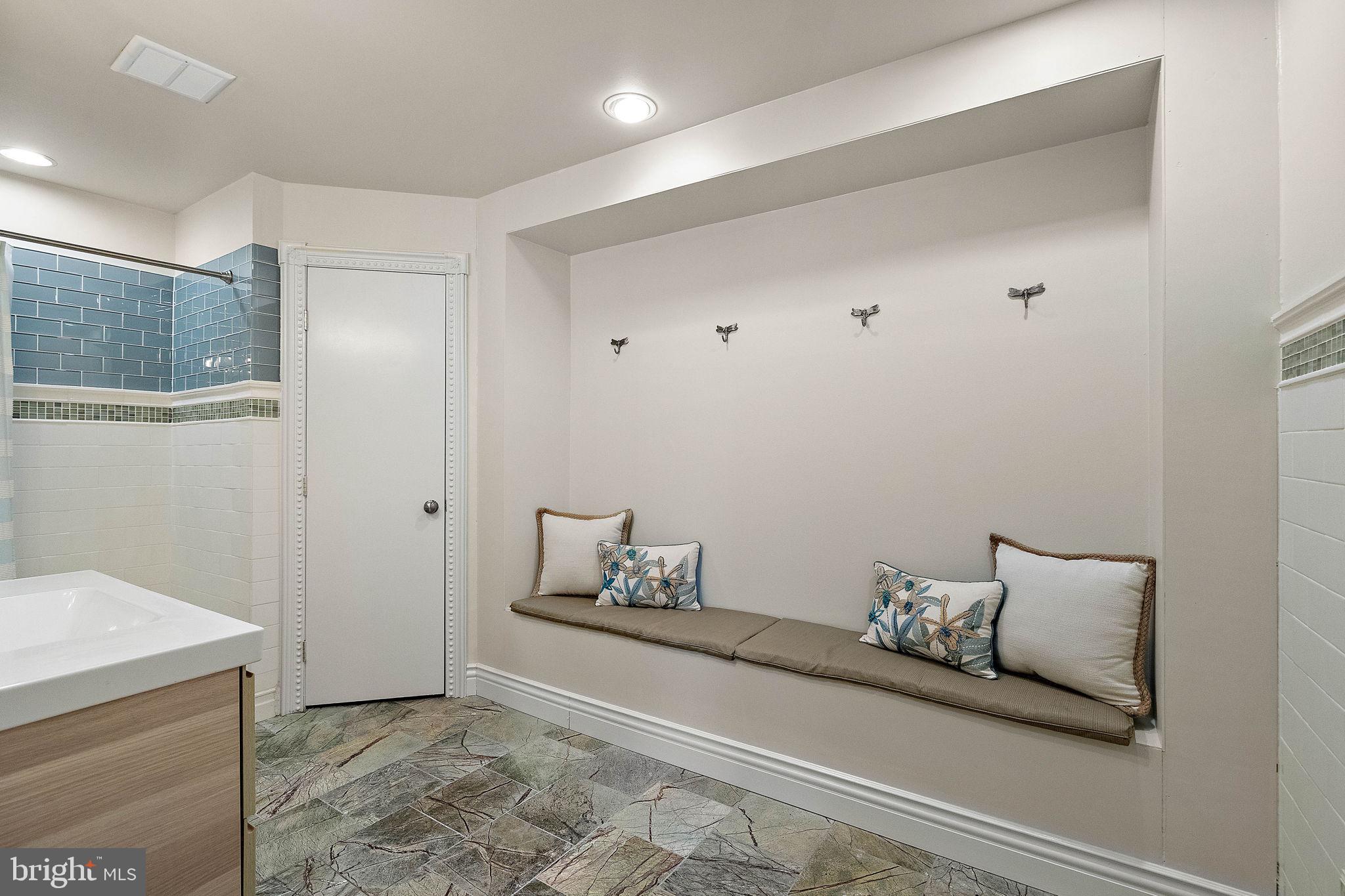 PRESIDENTIAL ESTS - Residential