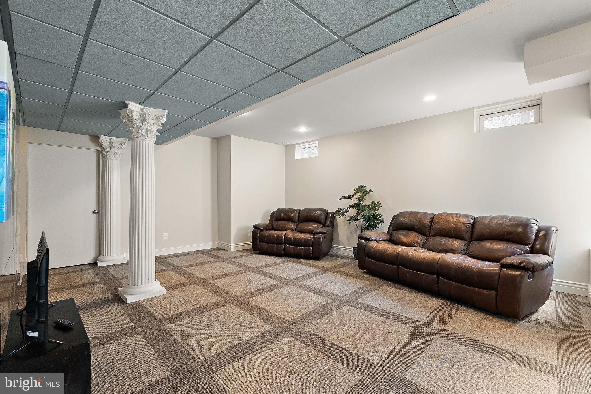 PRESIDENTIAL ESTS - Residential