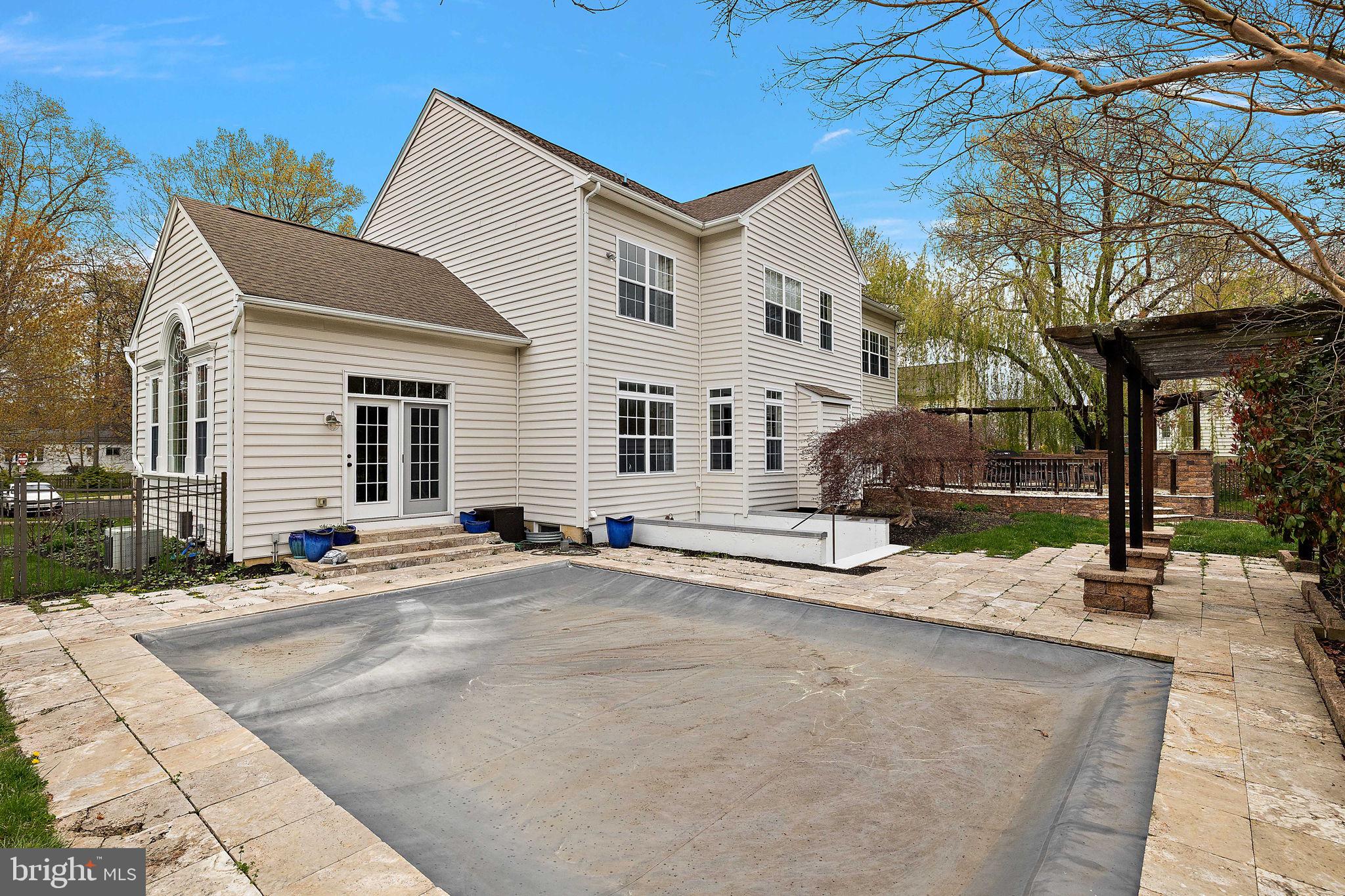 PRESIDENTIAL ESTS - Residential