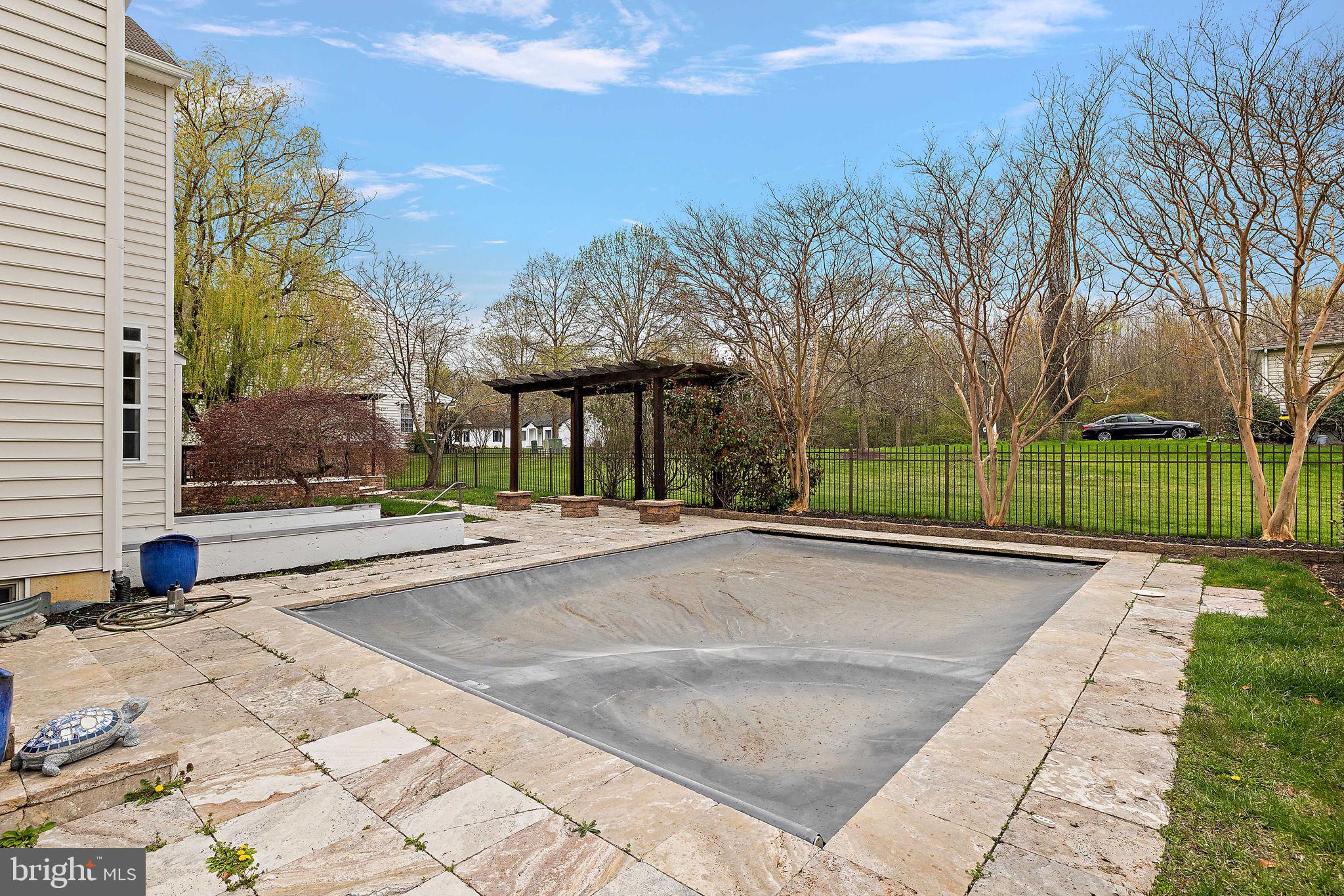 PRESIDENTIAL ESTS - Residential