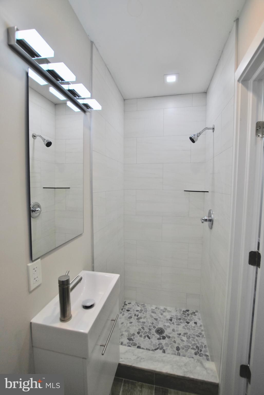 PHILADELPHIA (NORTH) - Residential Lease