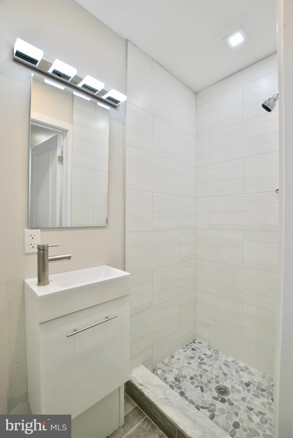 PHILADELPHIA (NORTH) - Residential Lease