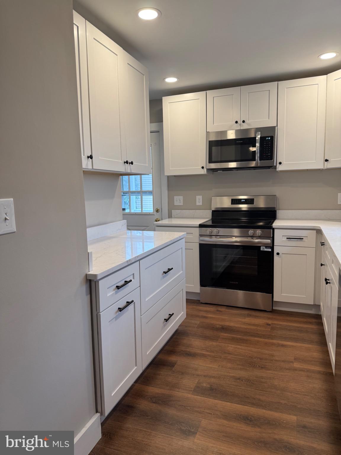 FEASTERVILLE - Residential