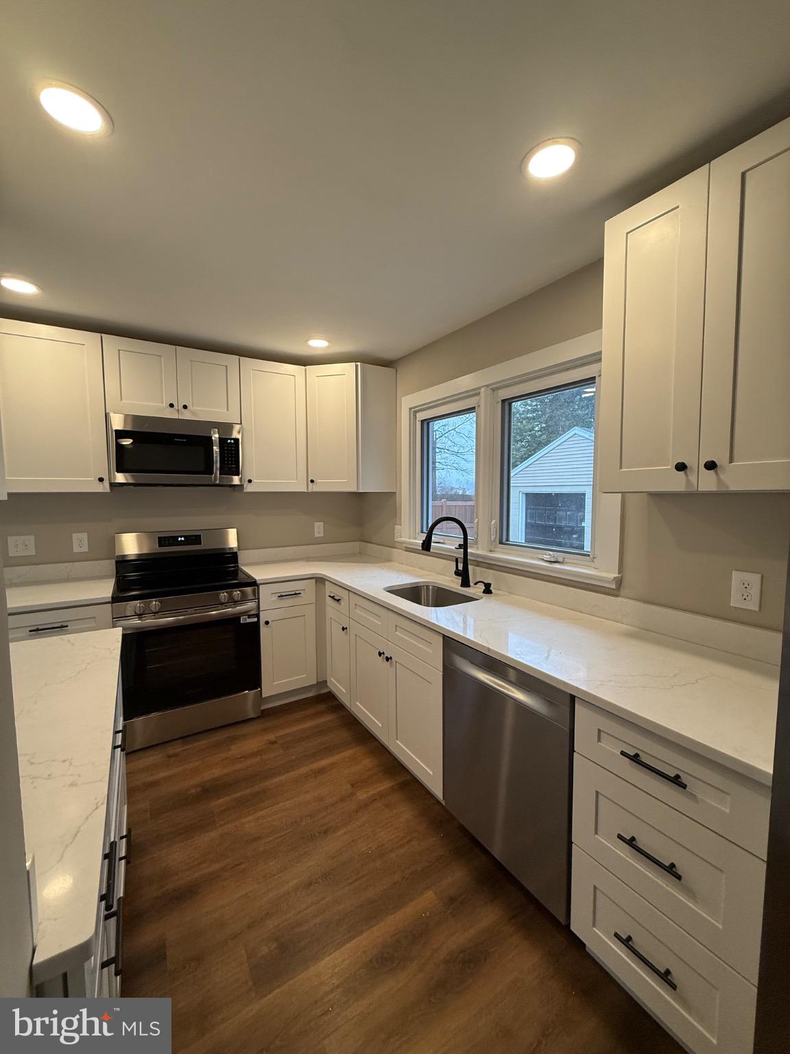 FEASTERVILLE - Residential