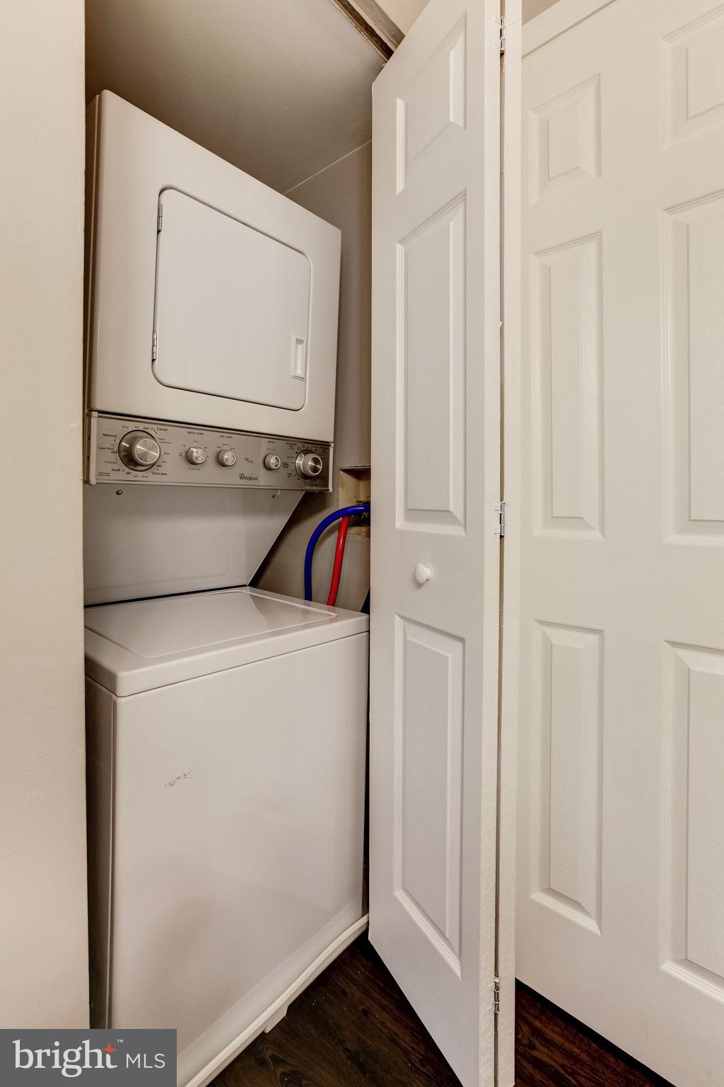 VISTAS AT LAUREL LAKES - Residential Lease